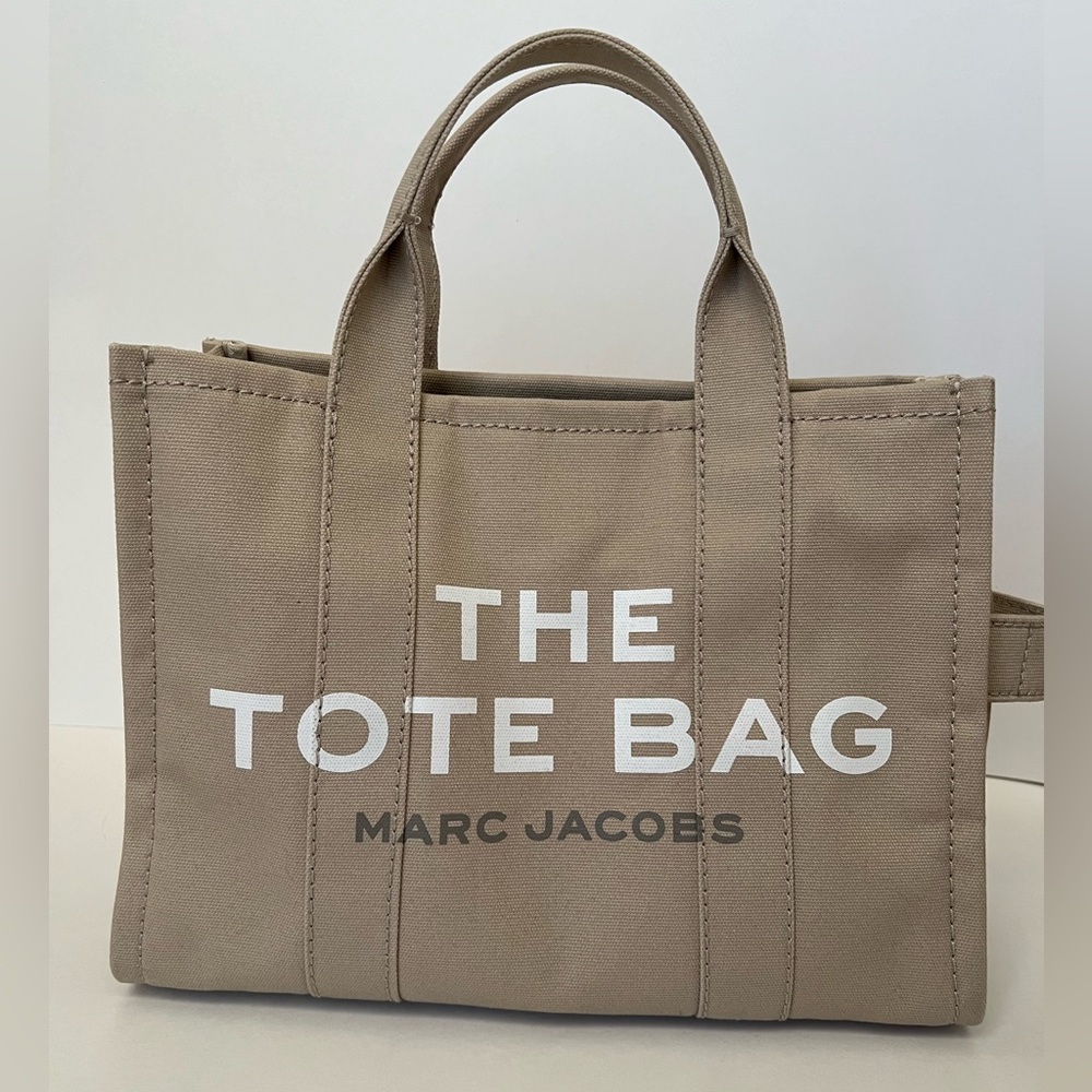 Marc Jacobs The Medium Tote Bag